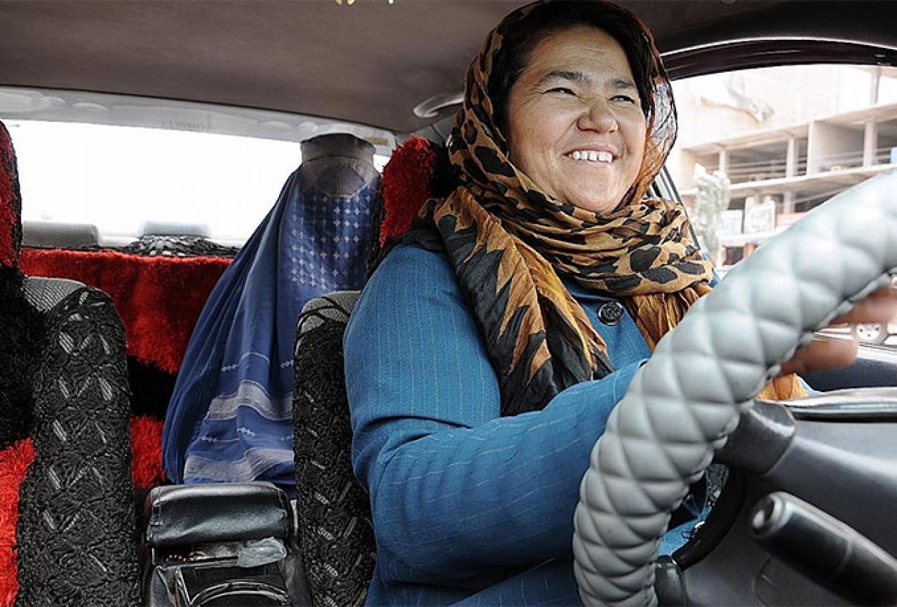 Afganistan dobio prvu ženu taksistu