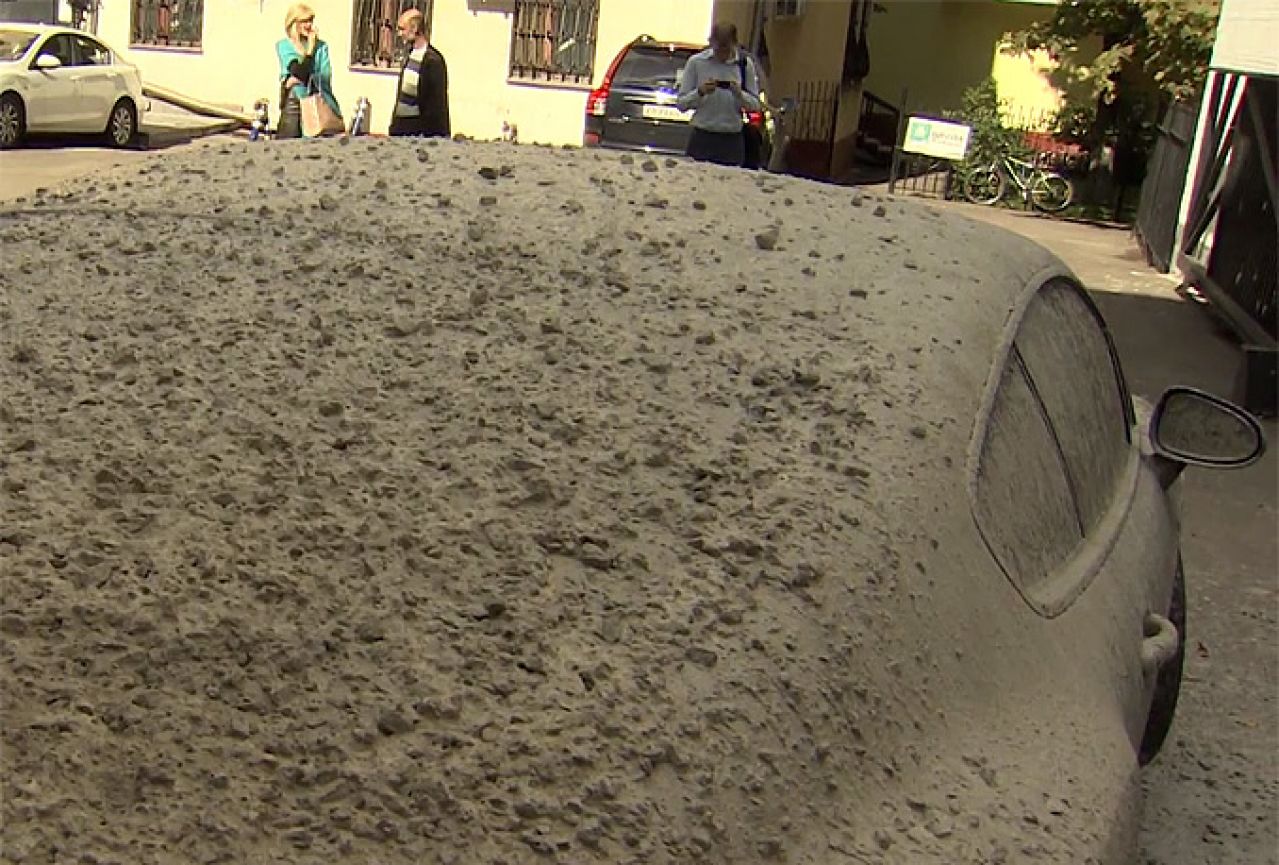 Parkirao auto pored gradilišta i našao ga pod betonom