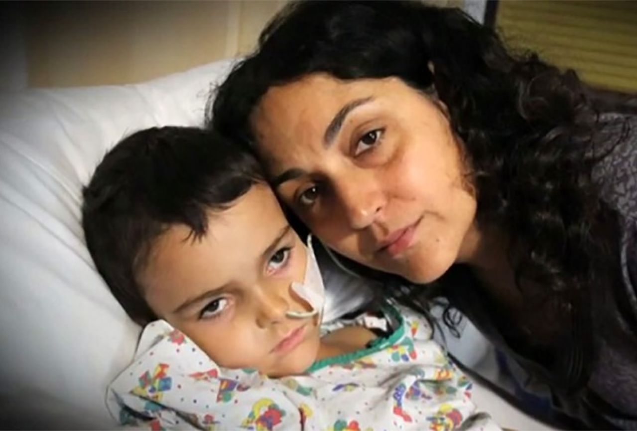 Dječak kojeg su roditelji 'oteli' iz bolnice, premješten u Prag na liječenje