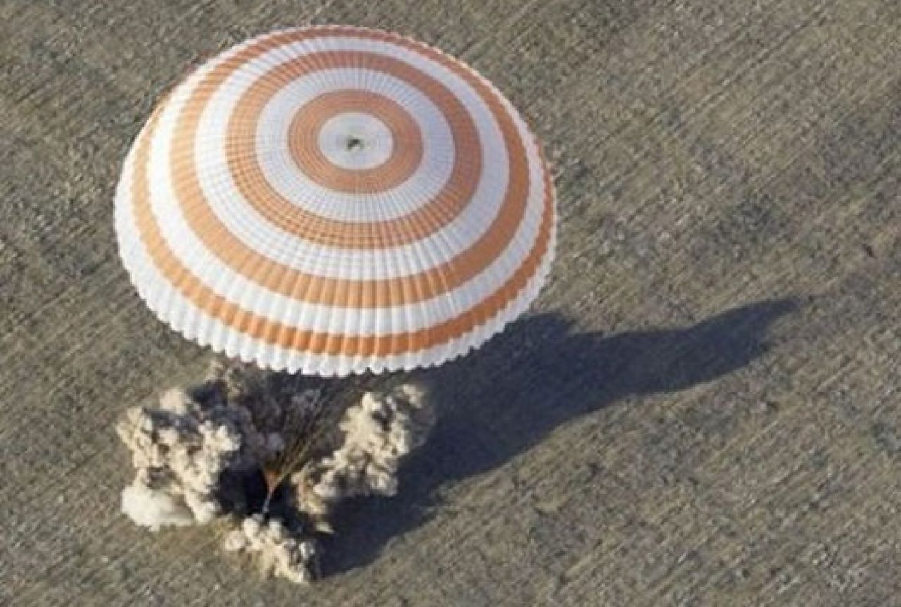 NASA: Ruski Sojuz vratio na Zemlju jednog Amerikanca i dva Rusa