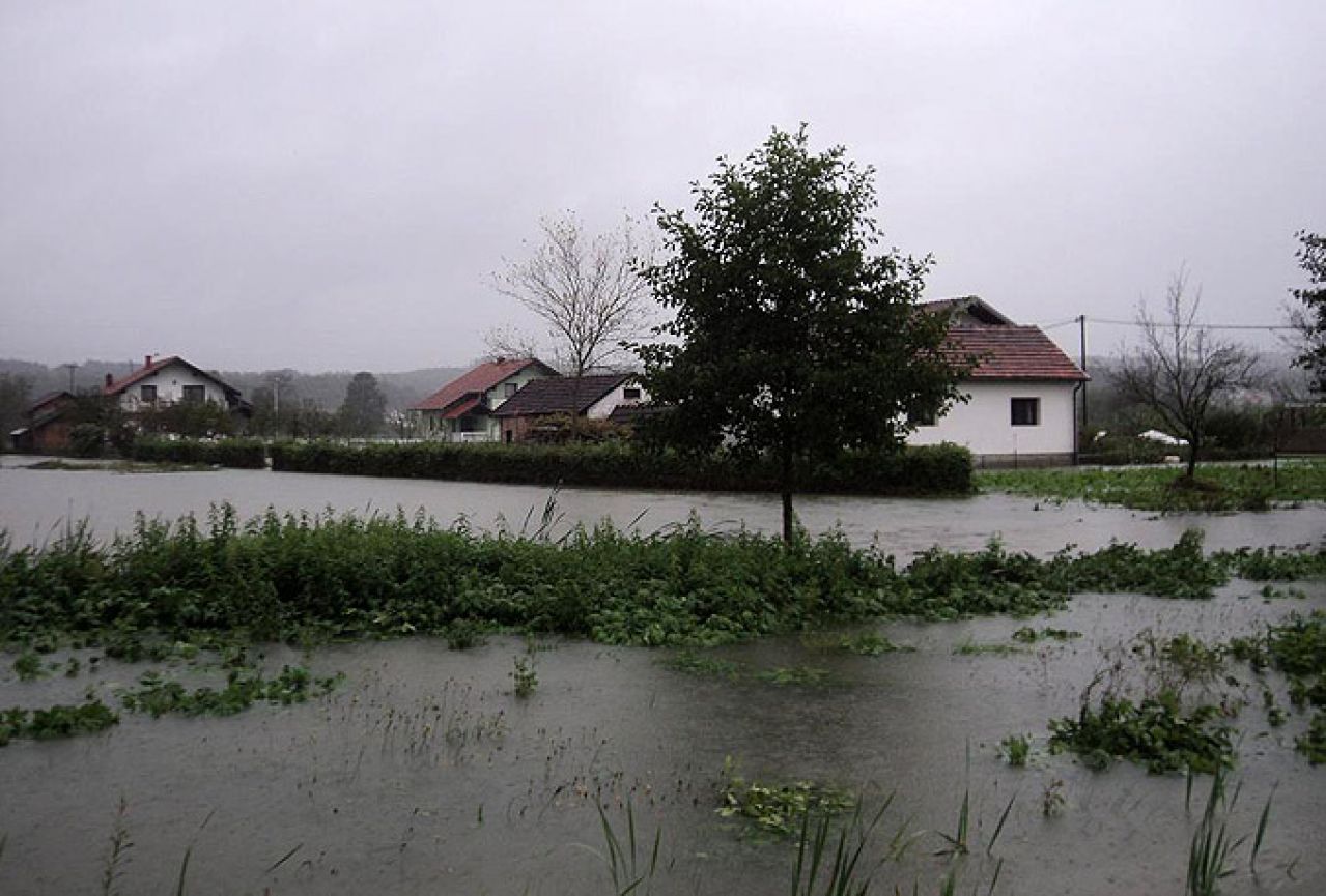 Zbog padalina iza stanovnika Prijedora, Kostajnice i Novog Grada još jedna besana noć