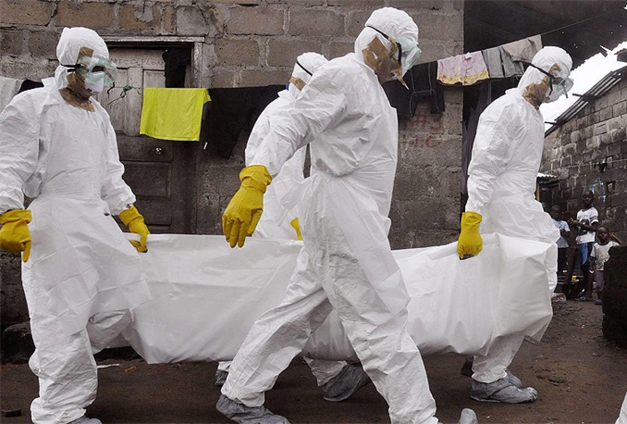 Ebola mutirala 300 puta u tri tjedna, uskoro će se prenositi i zrakom