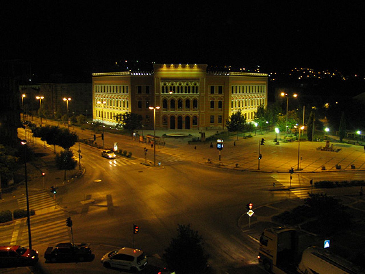 U pet ujutro, masovna tučnjava golobradih mladića na Španjolskom trgu u središtu Mostara