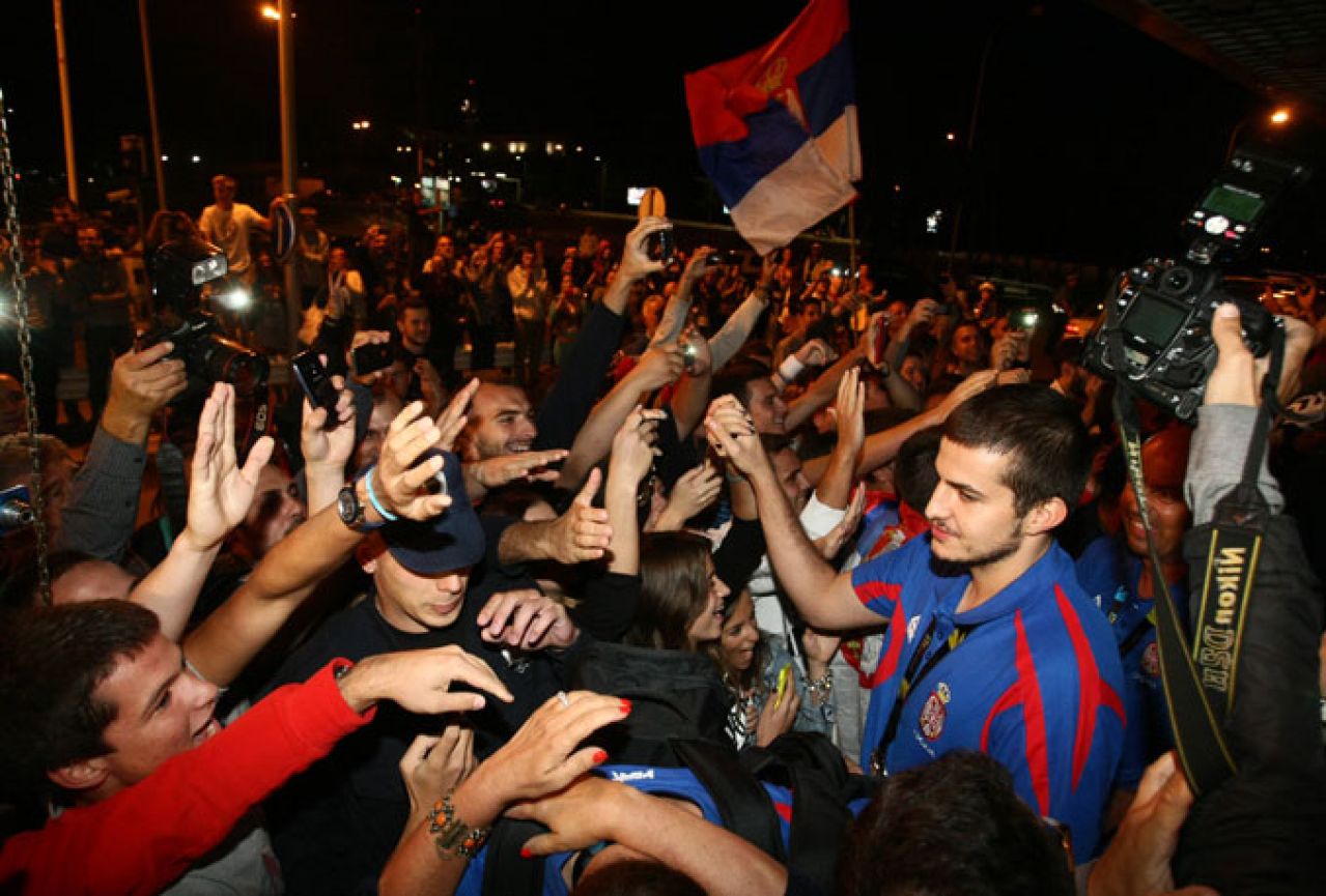 Srpske košarkaše dočekale desetine tisuća Beograđana