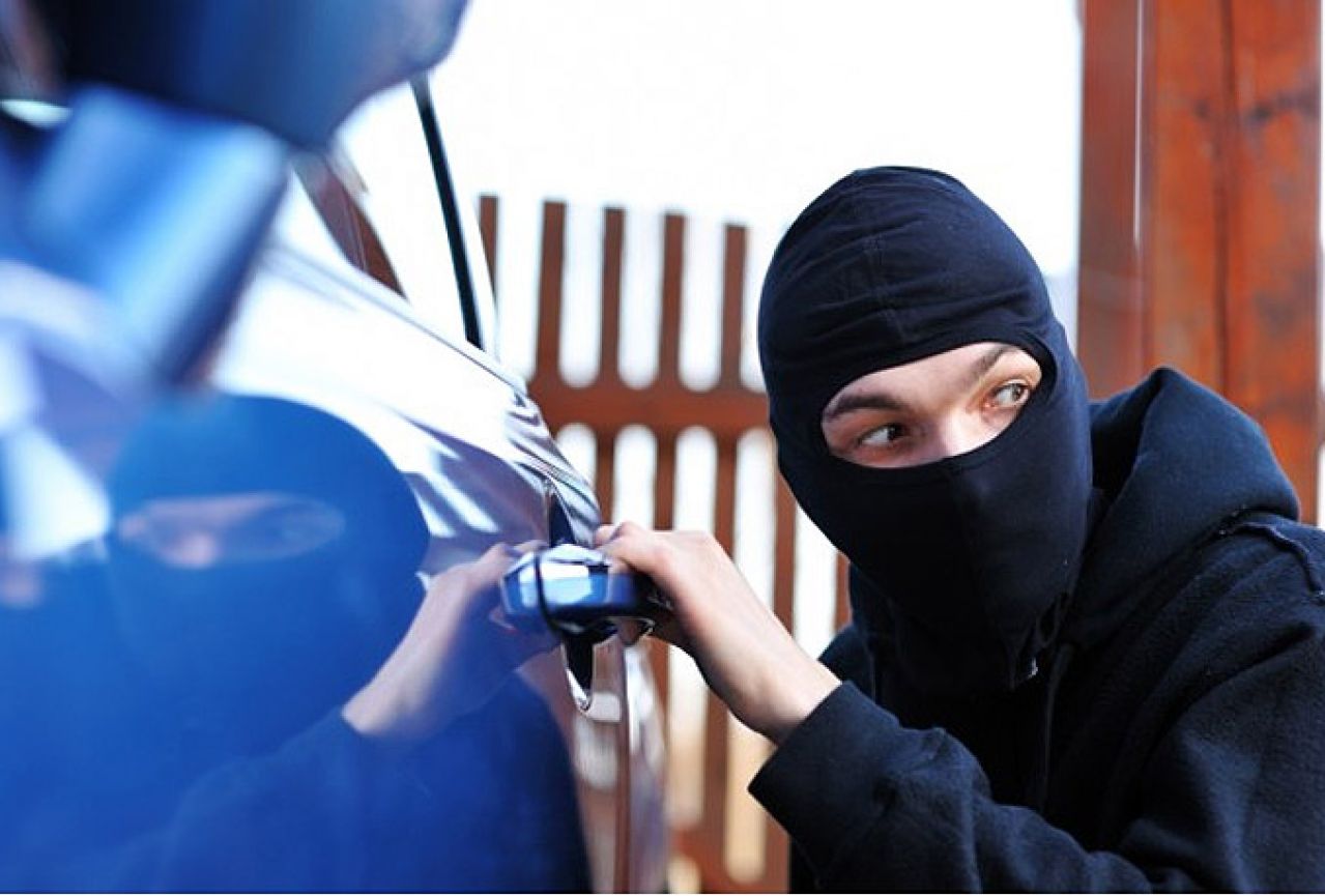 Čitatelji upozoravaju: Sve češće provale u osobne automobile