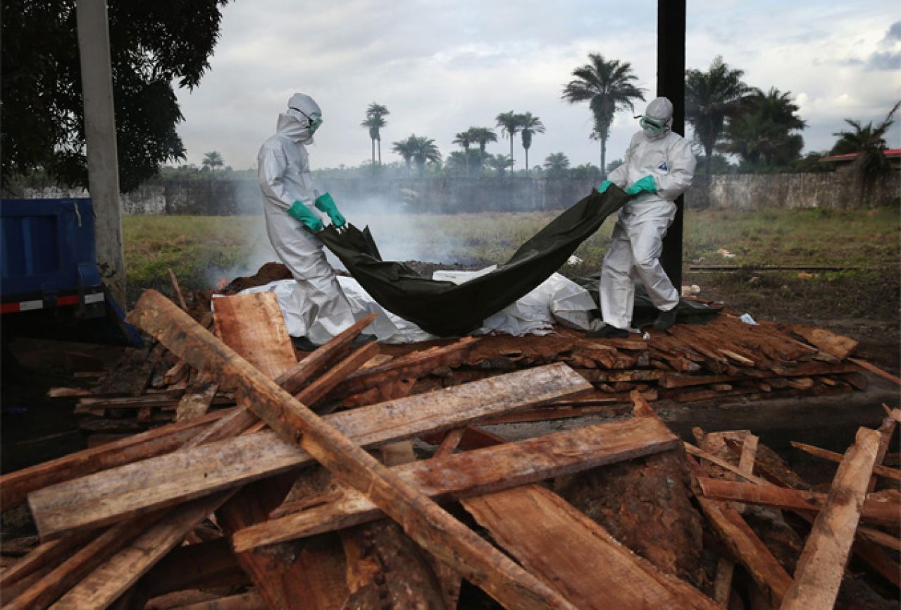 Neovisni stručnjaci: Zbog ebole ne treba zabraniti putovanja