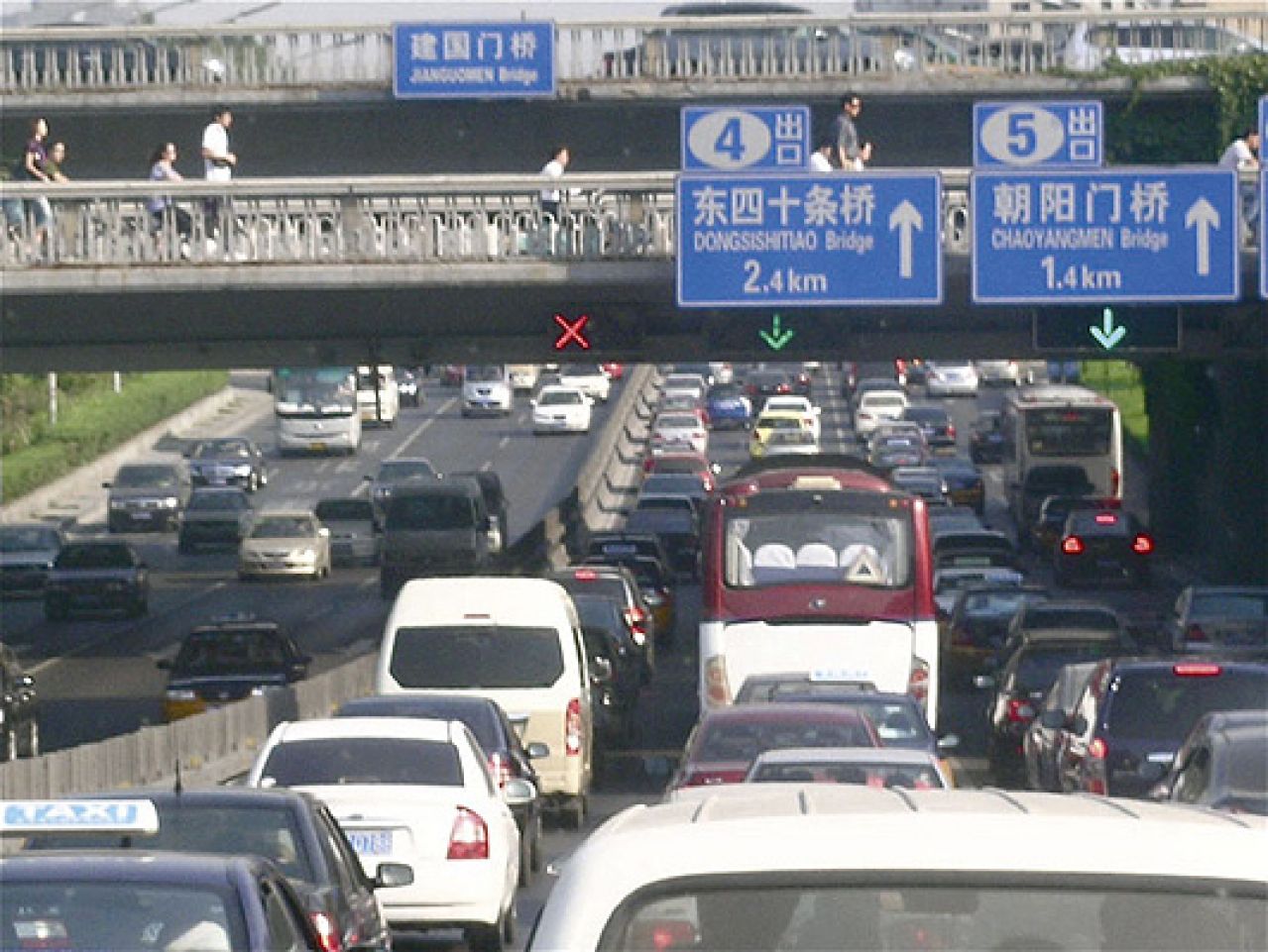 Kinezi će javni prijevoz plaćati mobilnim telefonima