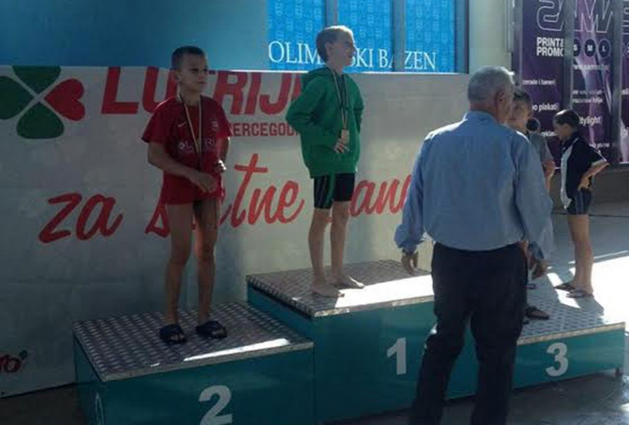 Plivači Veleža u Sarajevu osvojili 36 medalja i treće ekipno mjesto