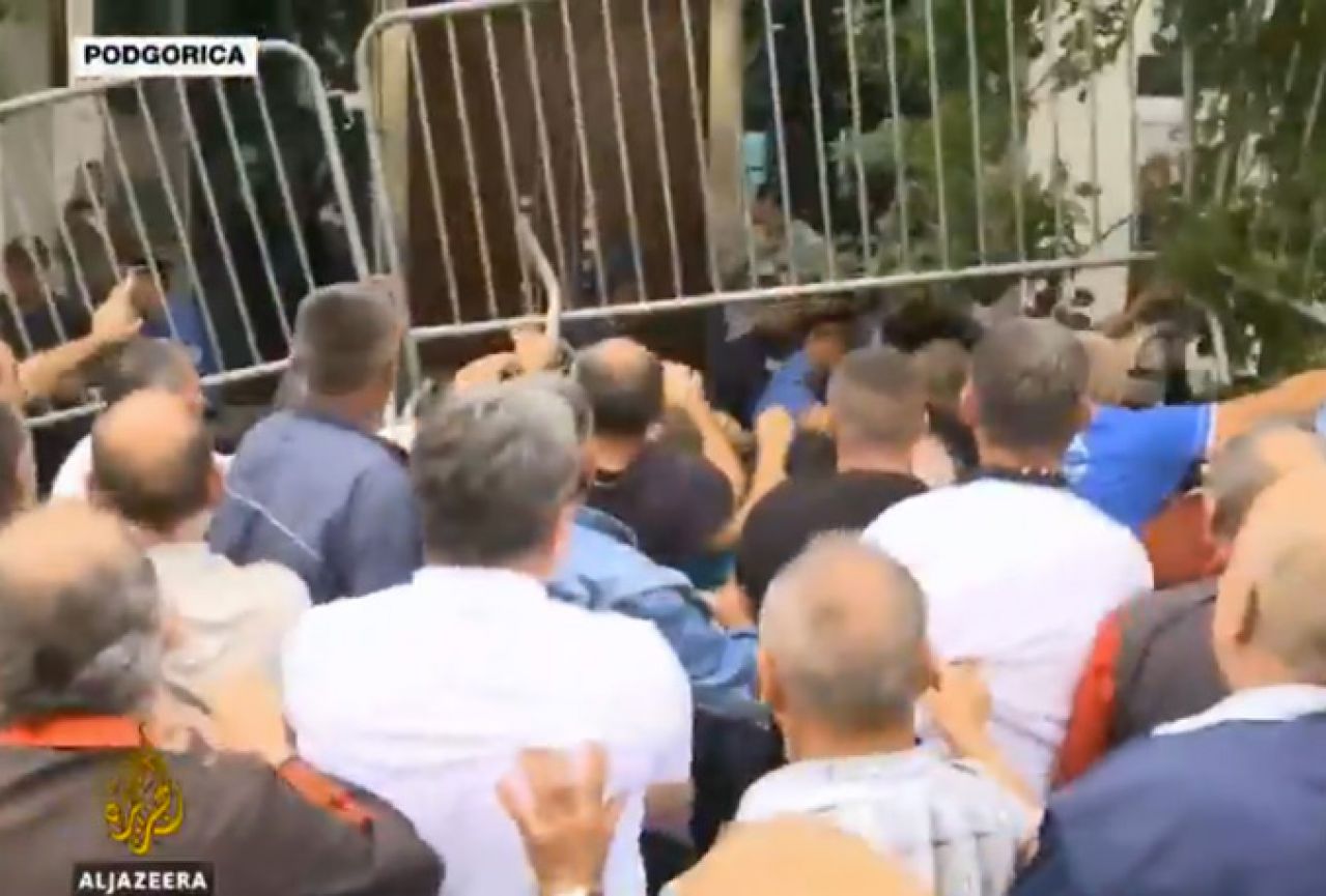 Radnici Metalca pokušali ući u zgradu crnogorske vlade