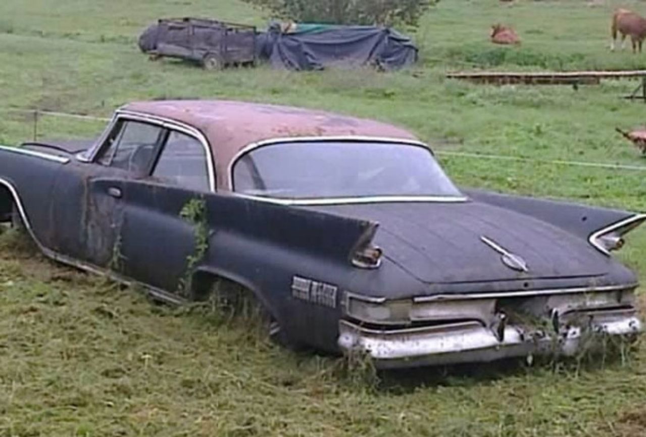 Titov Chrysler zarasta u travu, a vlasnik ga ne želi prodati