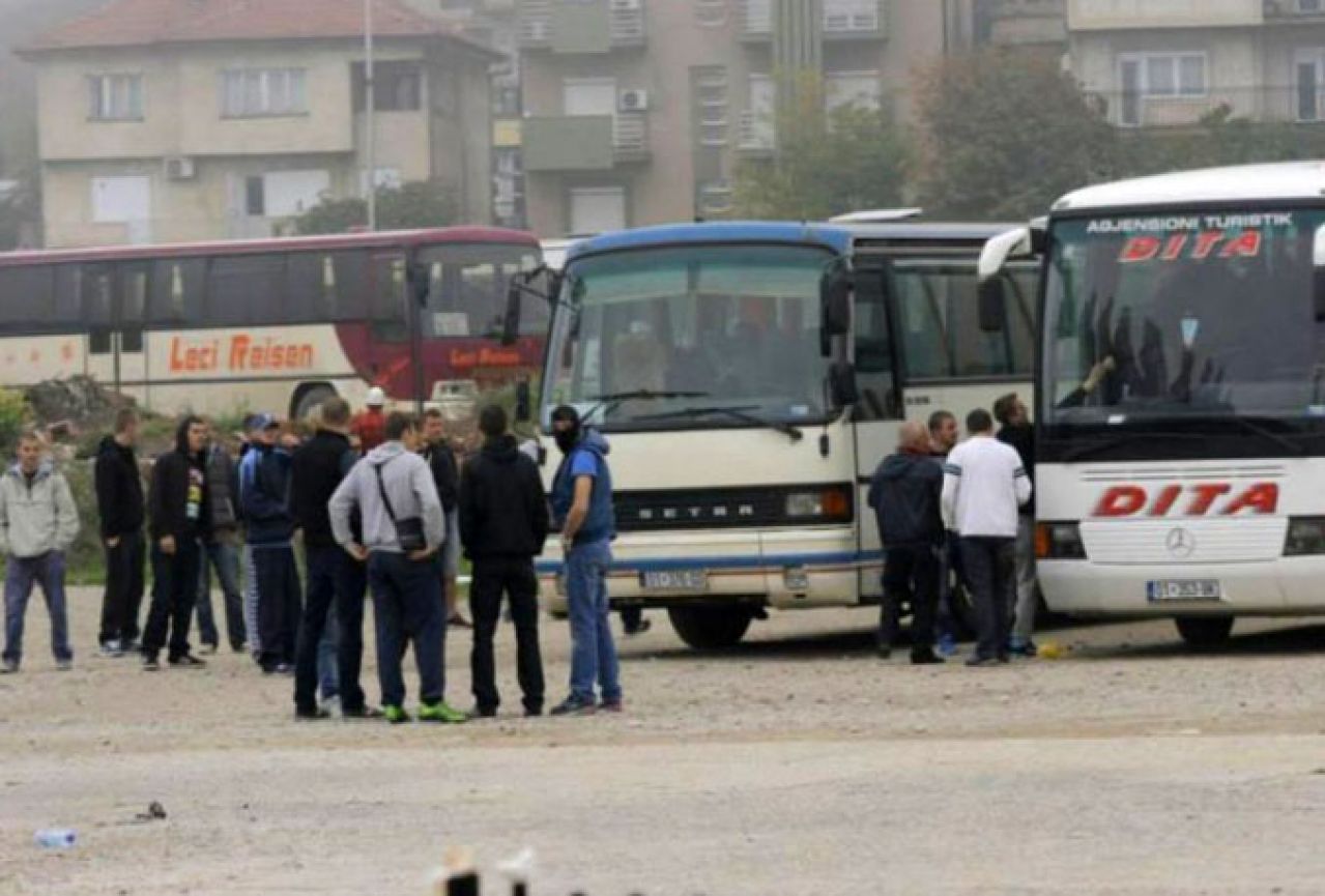 Opsadno stanje u Beogradu: Dolaze tri autobusa albanskih navijača!