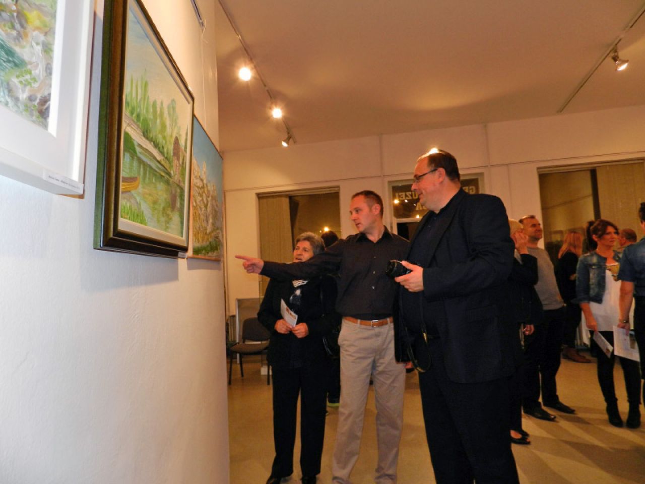 U Požegi otvorena izložba slika ''Hercegovački krajolici – od Rame do Huma''