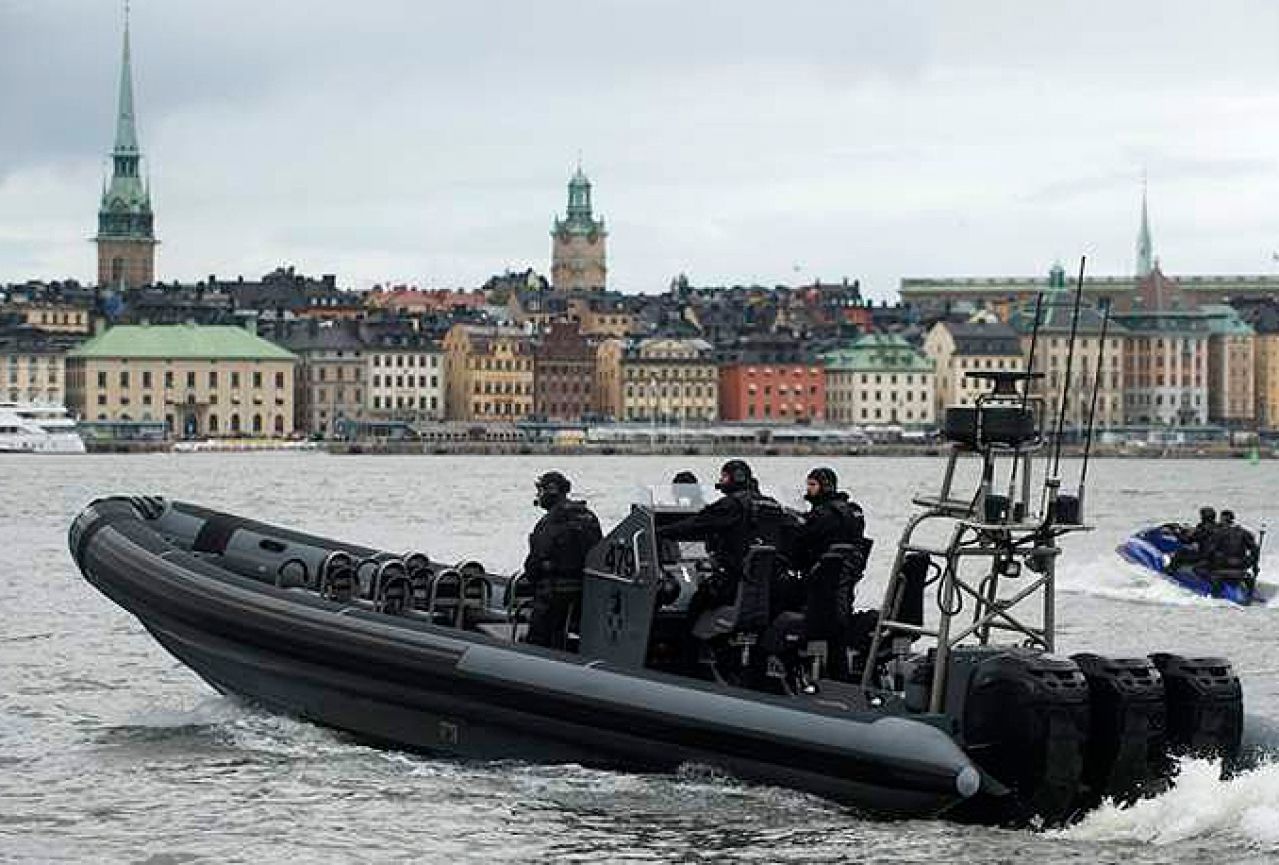 Švedska vojska pretražuje podmorje zbog sumnjive podmornice 