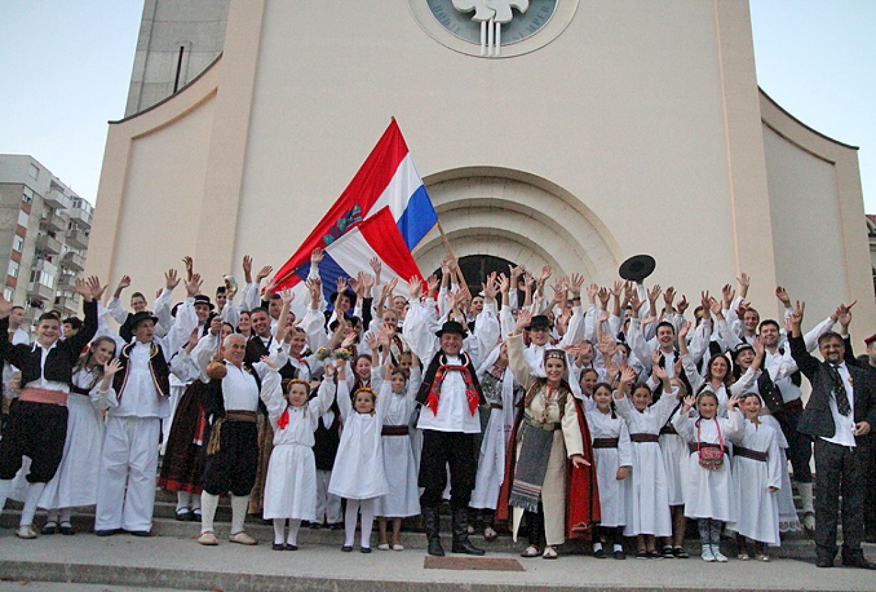 Ljubav prema folkloru spojila Mostarku i Podravca