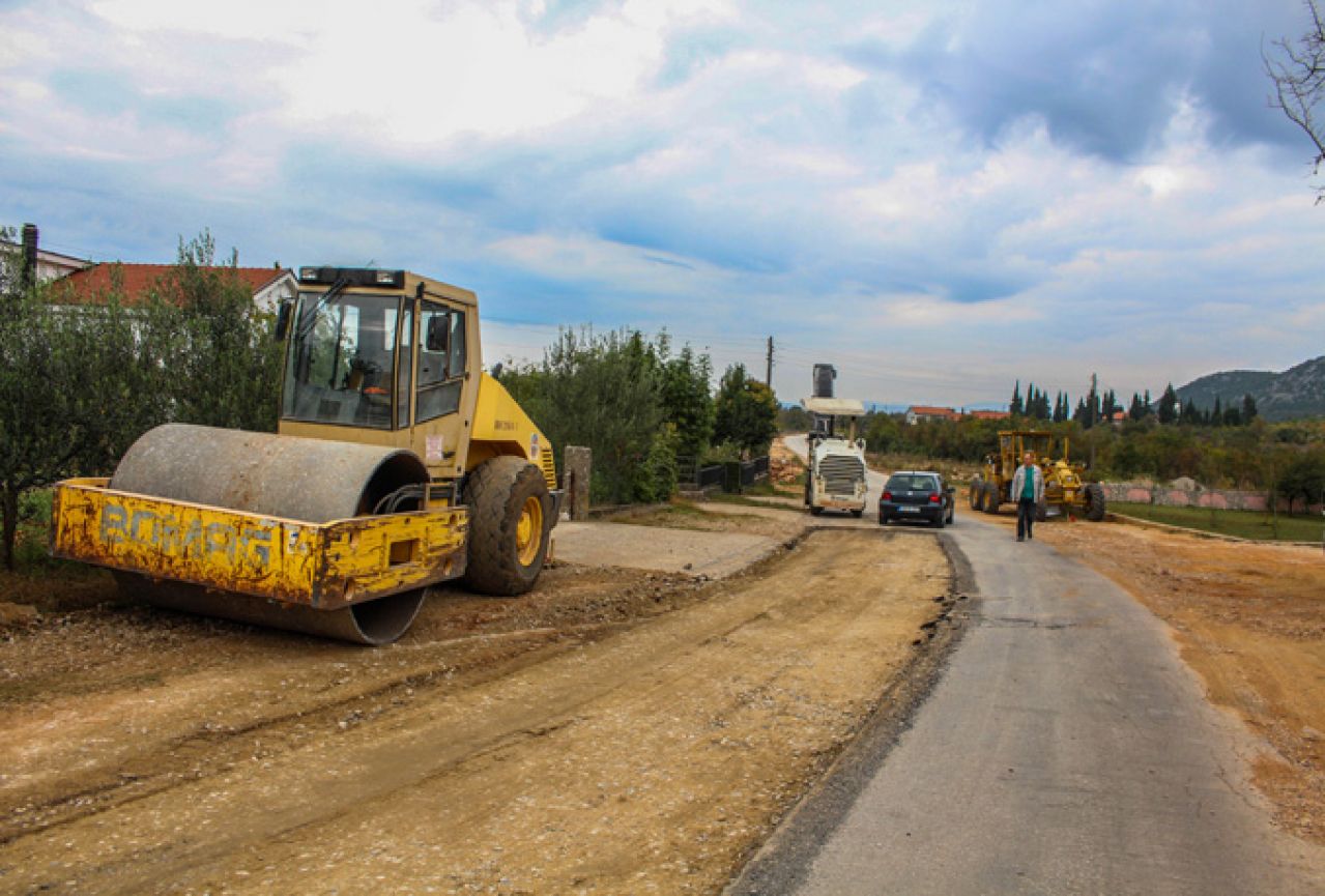 Započeli radovi na rekonstrukciji ceste od izlaska s autoputa prema Čapljini