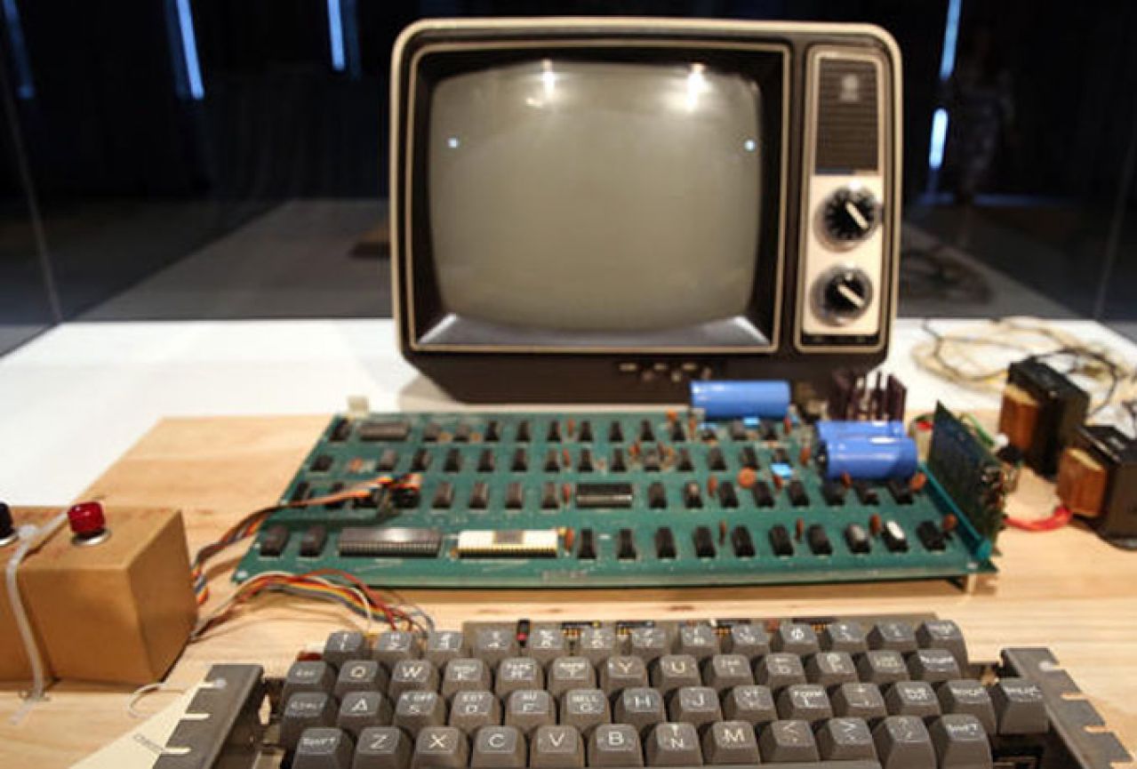 Prodano prvo Apple računalo