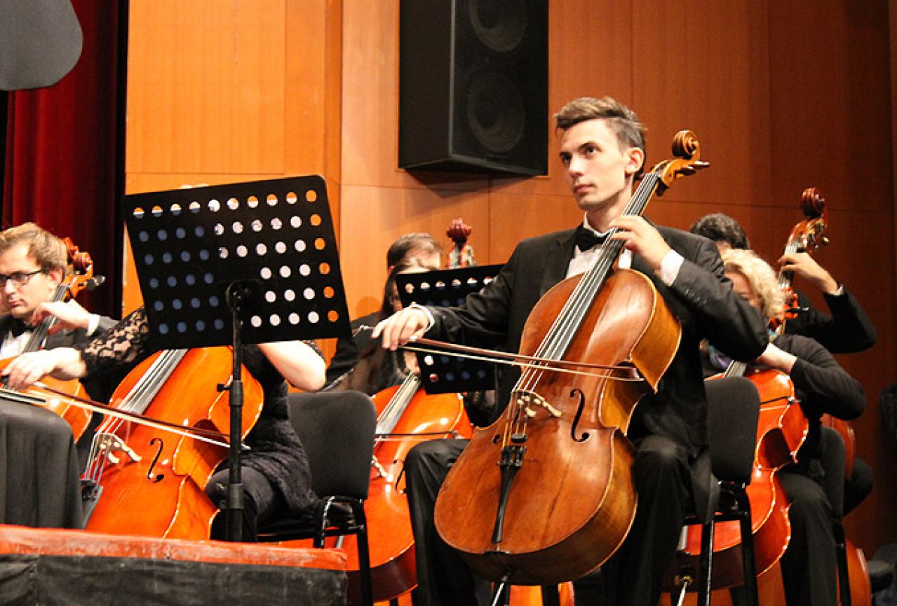 U Mostaru održan glazbeni spektakl 'Njemački requiem'