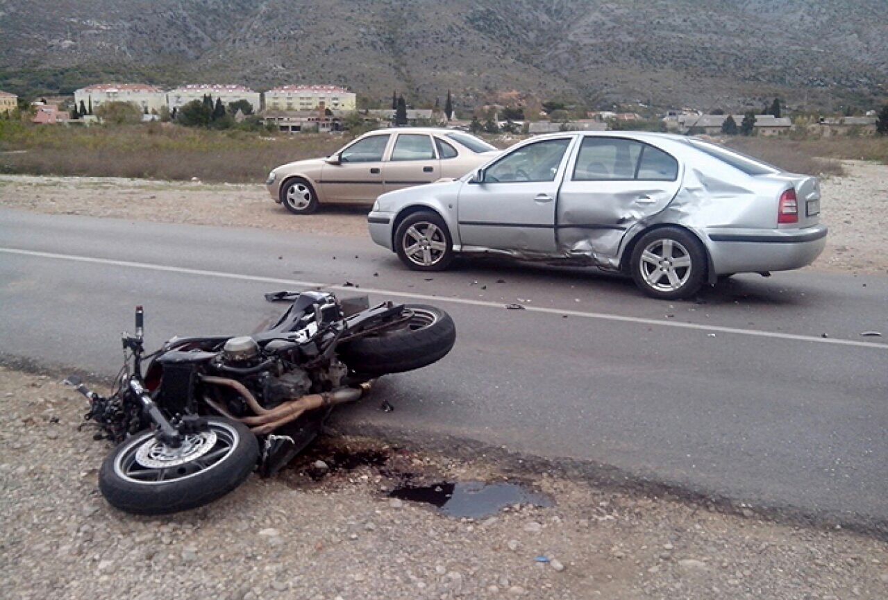 Rodoč: U prometnoj nesreći teško ozlijeđen motociklist