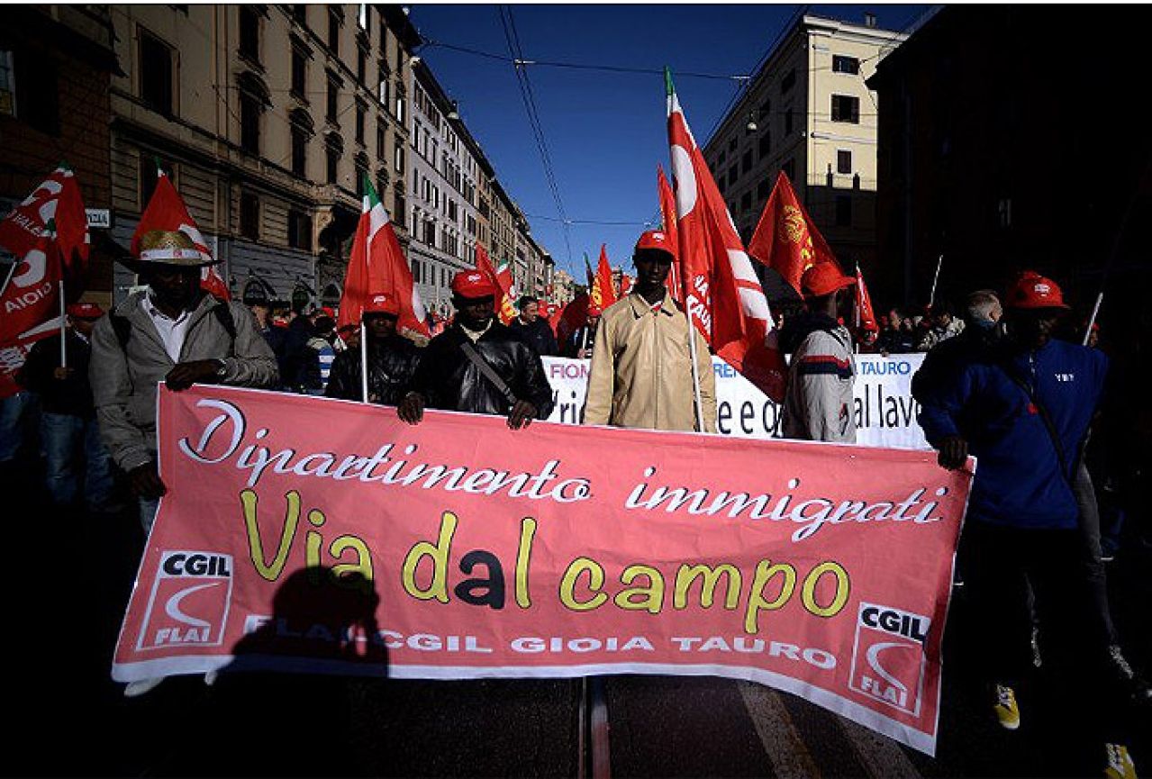 U Italiji masovni prosvjedi protiv Renzijevih mjera