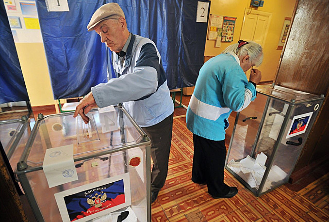Ukrajina u ratu glasuje na prijevremenim parlamentarnim izborima