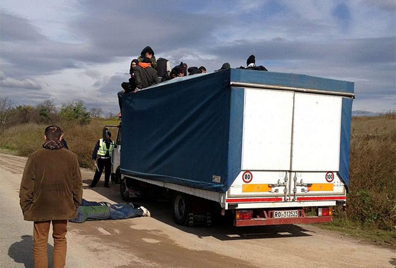 Srbija: U kamionu vez vozača pronađen 81 Sirijac