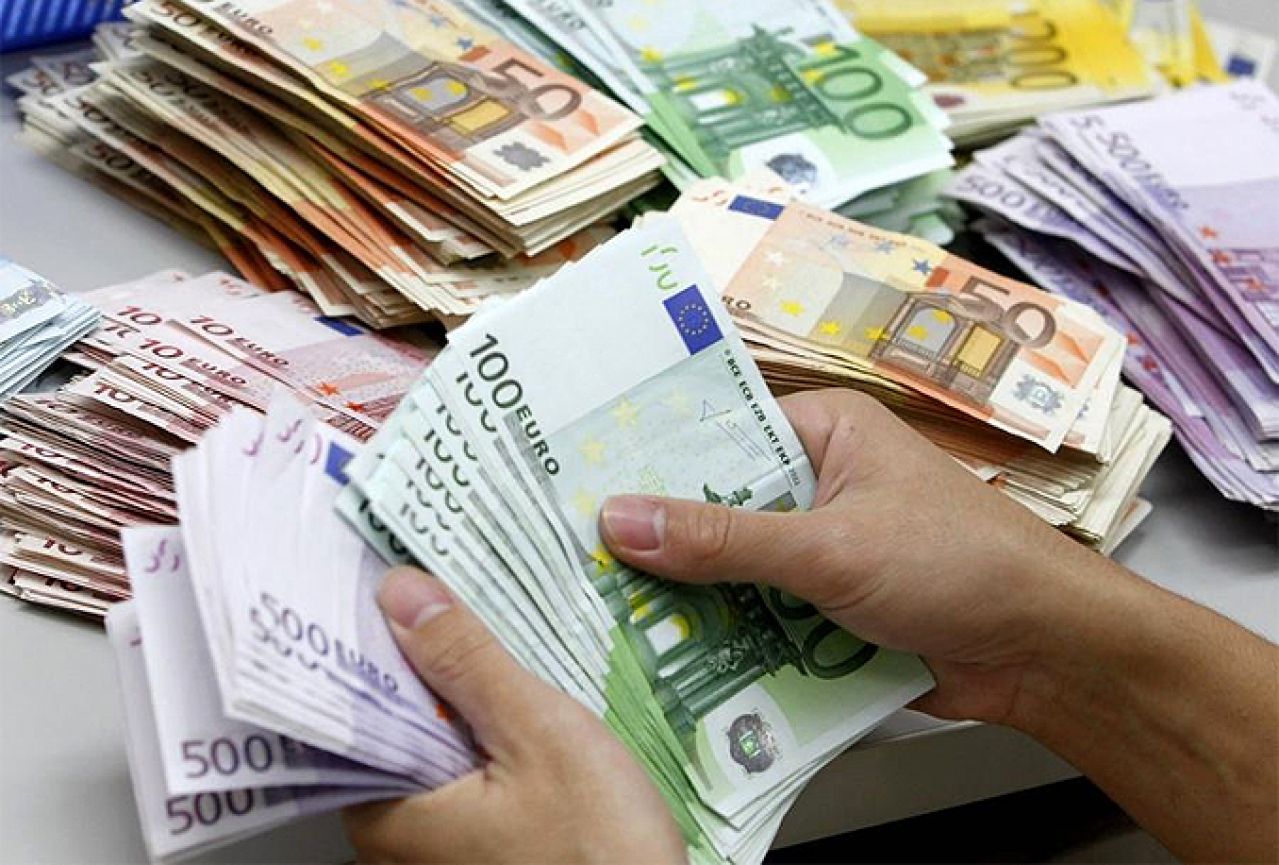 Slovenija se zadužila za milijardu eura