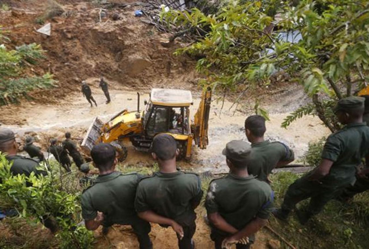 Nezapamćena katastrofa u Šri Lanki: Najmanje 300 mrtvih u klizištu