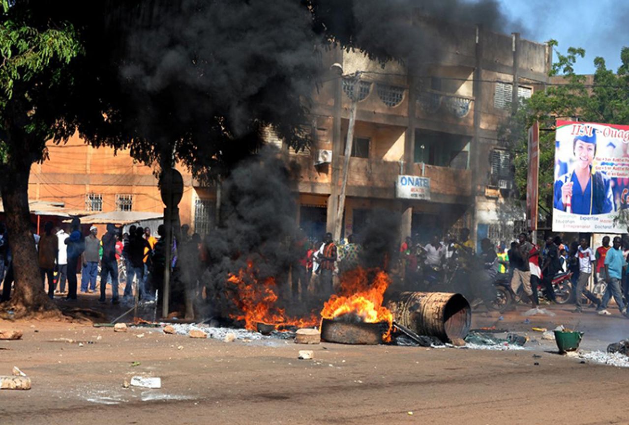 Burkina Faso u plamenu: Raspuštena vlada i uvedeno izvanredno stanje u cijeloj zemlji