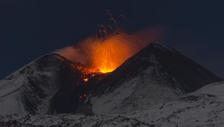 https://storage.bljesak.info/daily_photo/2317/large/vulkan-etna.jpg