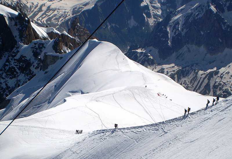 Bljesak.info - Više od 4.000 turista blokirano u Alpama zbog velikih snježnih nanosa