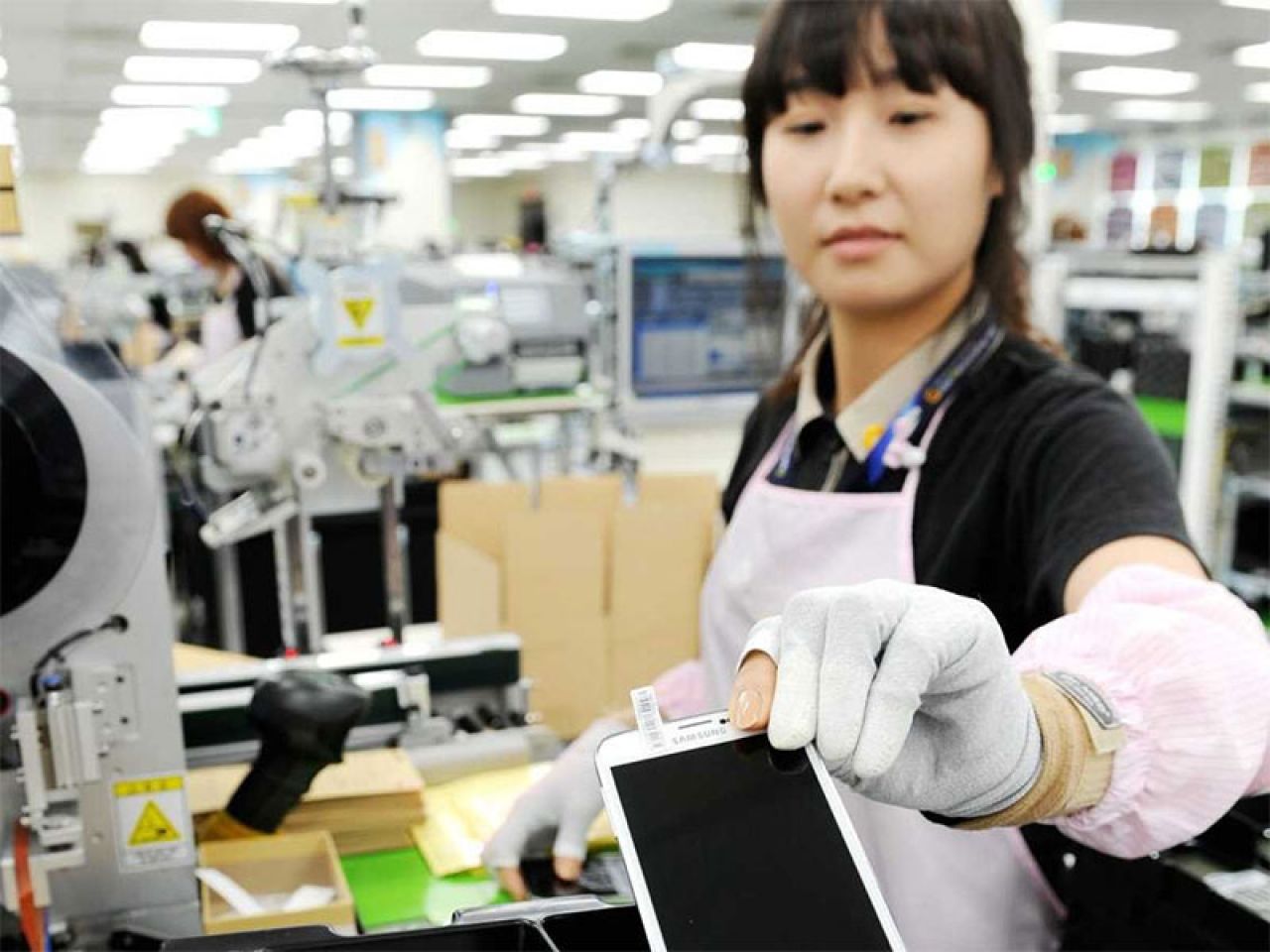 Телефоны в южной корее. Завод самсунг в Корее. Китайское производство. Завод в Южной Корее. Фабрика в Китае.