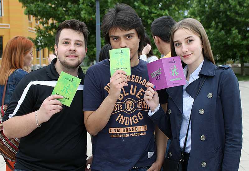 Bljesak.info - Mostarski srednjoškolci uputili poziv kompanijama - dajte nam šansu!
