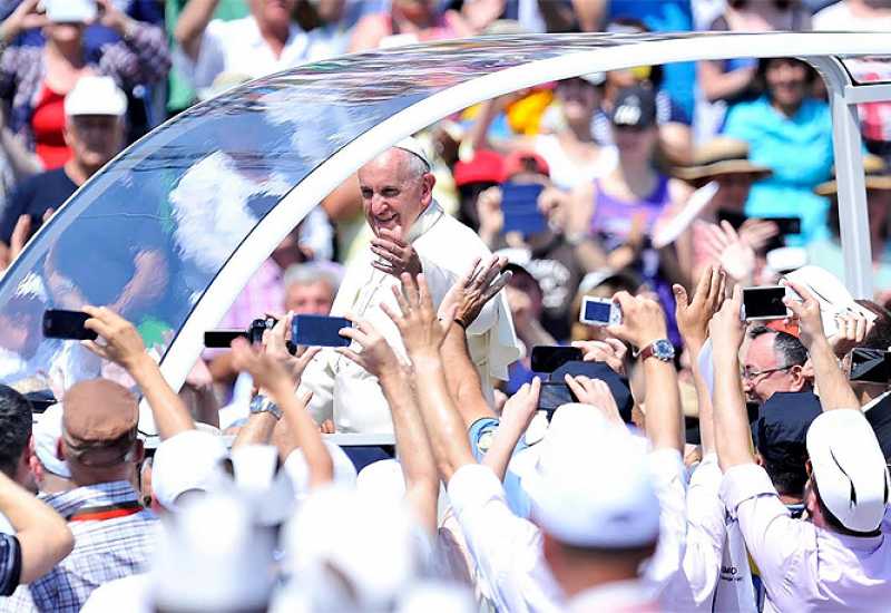 Papa Franjo: Ljudi, ne profit, moraju biti u središtu politike