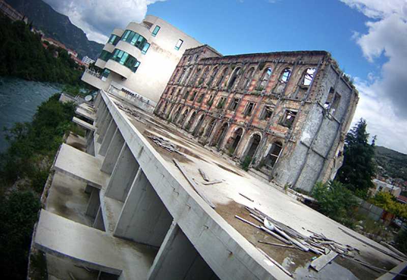 Bljesak.info - Prvi hotel u Mostaru danas je samo ruševina