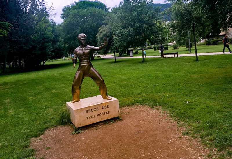 Bljesak.info - Mostar: Pronađen kip Bruce Leeja!