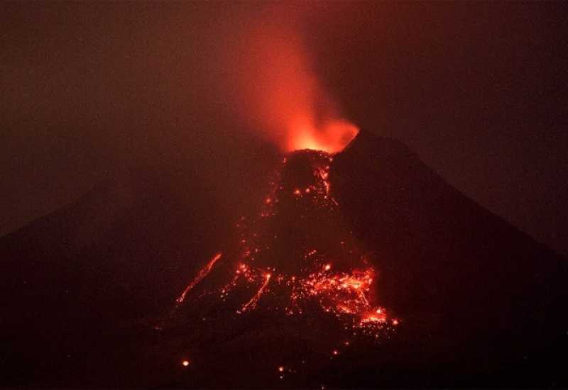 U erupciji vulkana poginulo 14 osoba