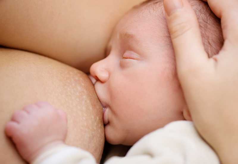 Kako tehnologija može pomoći mladim majkama s dojenjem