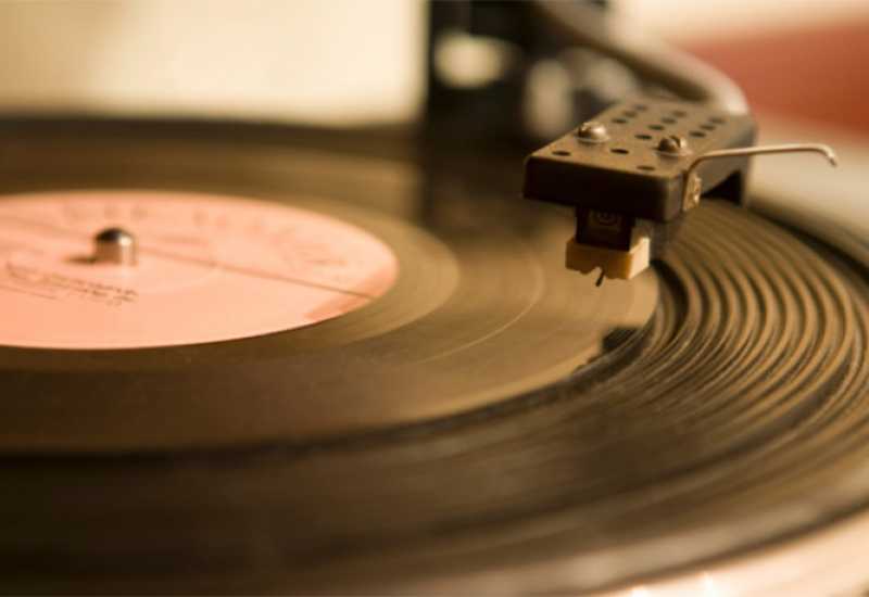  - Najveća zarada glazbene industrije dolazi od streaminga, a sve su popularnije i gramofonske ploče