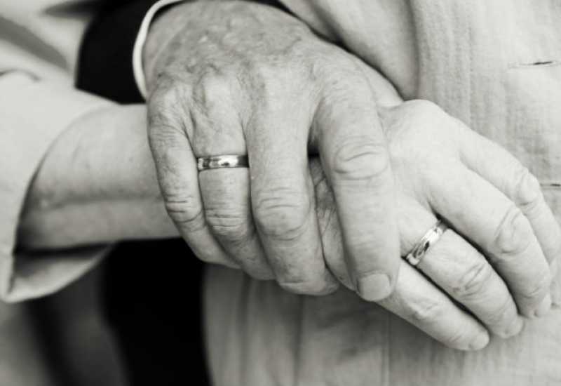 Nakon 70 godina braka, umrli u razmaku od nekoliko minuta