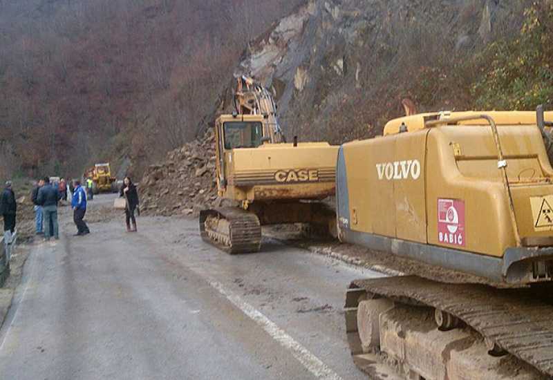 Bljesak.info -  Jablanica-Prozor: Sanacija klizišta usporila prometovanje