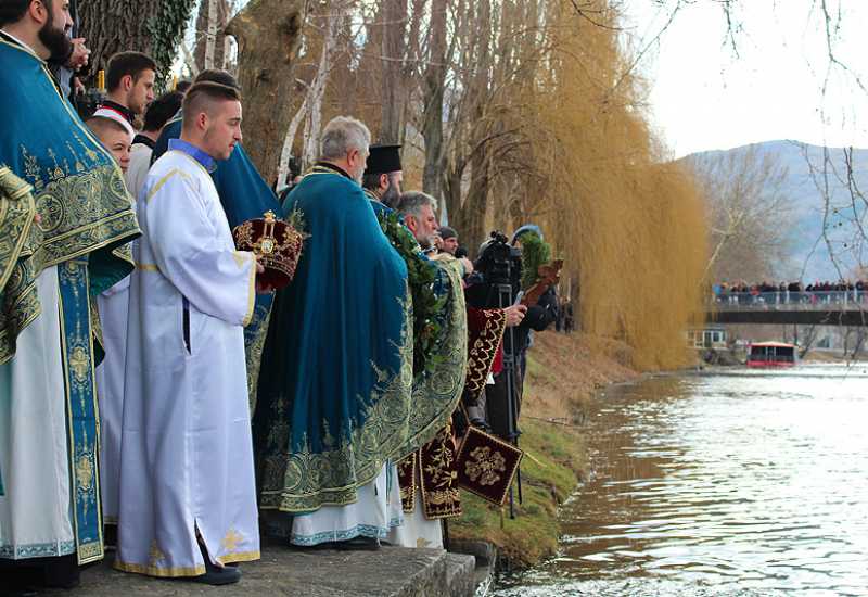 Bljesak.info - Plivanje za časni krst na rijeci Neretvi
