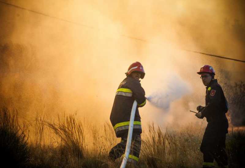 Požar kod Orebića ponovno se razbuktao, evakuirano 35 ljudi