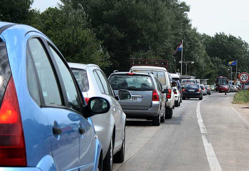 Pojačan promet vozila na izlazu iz BiH na graničnom prijelazu Doljani