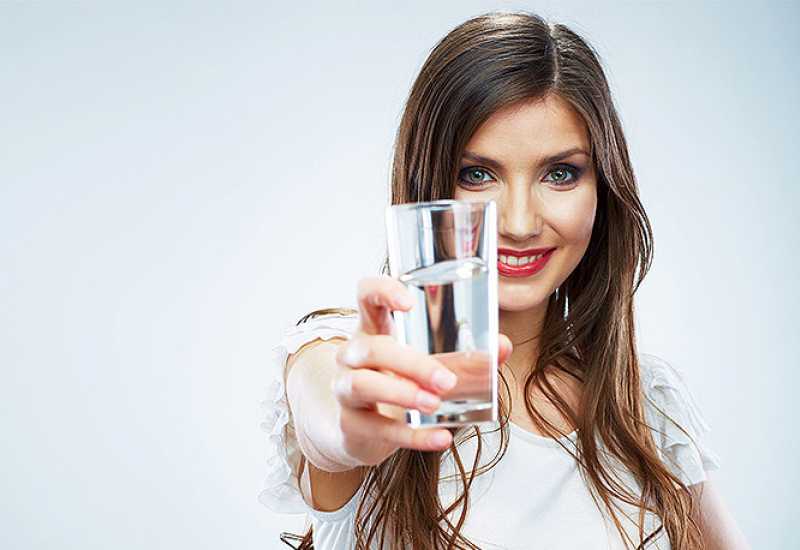 Žene koje piju više vode rjeđe imaju urinarne infekcije