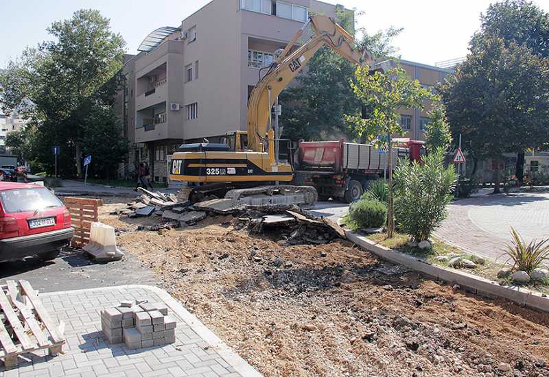 Mostar: Završni radovi na raskrižju kod hotela Ero