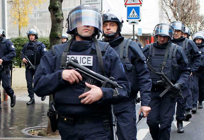 Policija ispalila suzavac i koristila vodeni top protiv demonstranata u Parizu
