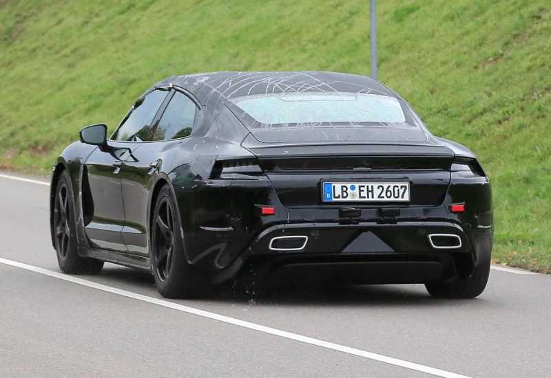 Porscheov 'TOP SECRET' model fotografiran na cesti 