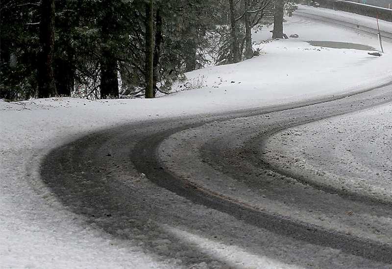 Vozači oprez: Kiša i snijeg na prometnicama