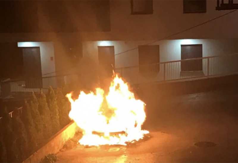 Sarajevo: U požaru izgorio automobil MMA borca Denisa Stojnića