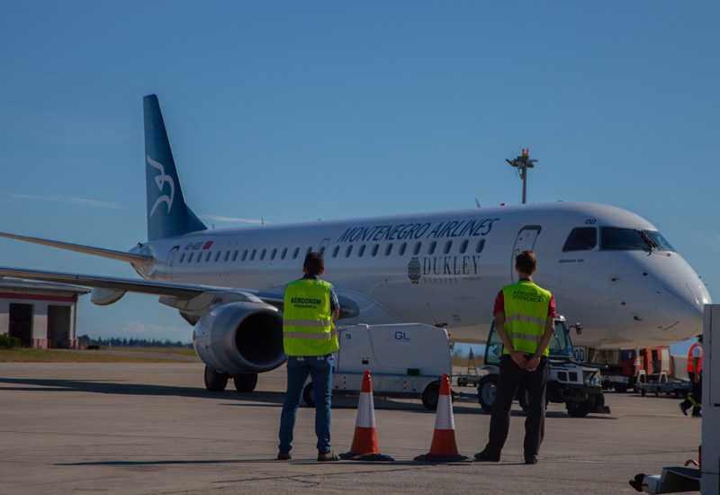 Ptica oštetila zrakoplov koji je prevozio crnogorske reprezentativce